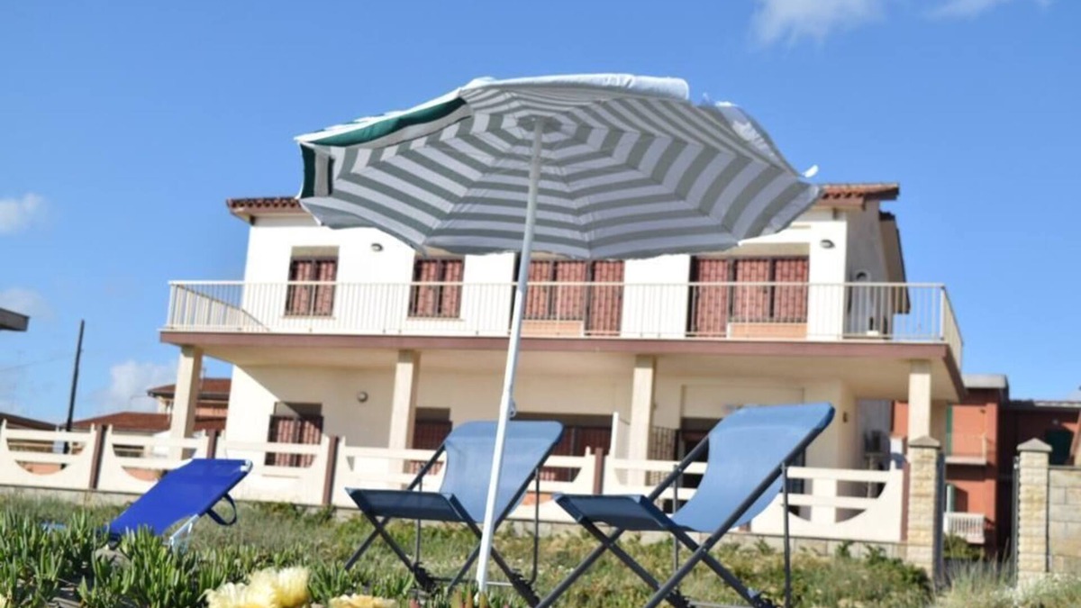 Torvaianica Condo | SEAFRONT apartment near Rome