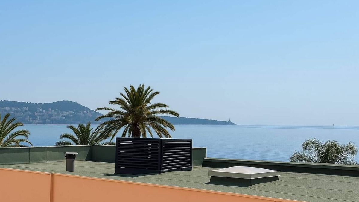 Fabron Apartment | Seafront apartment on the Promenade des Anglais