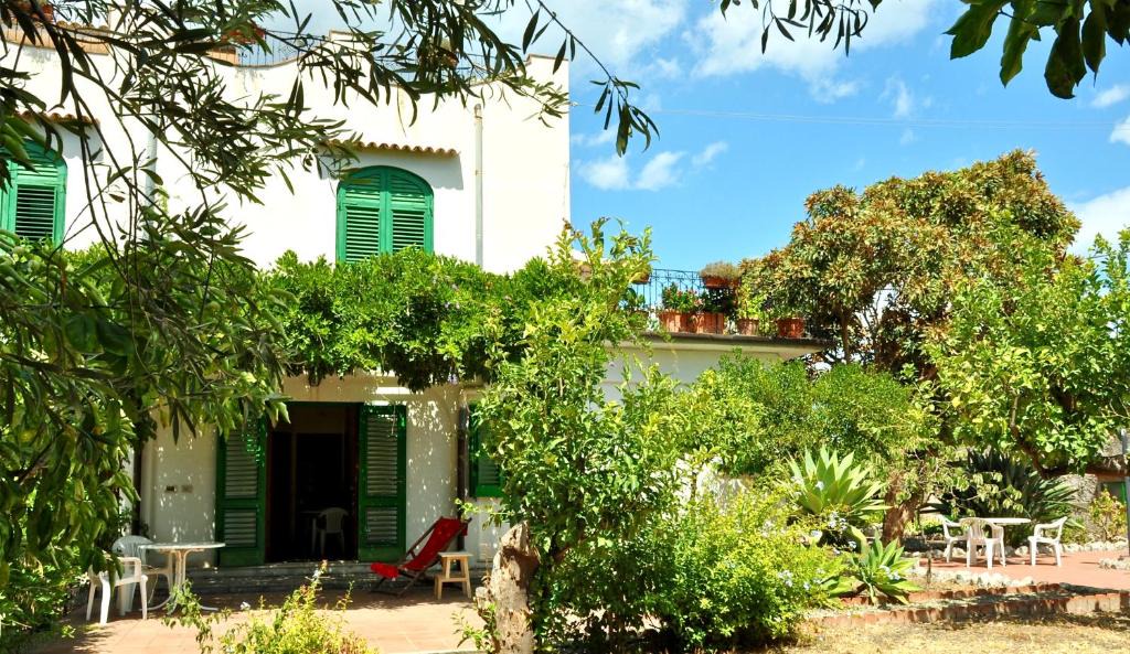 Mazzeo Apartment | Seafront Apartments Garden House