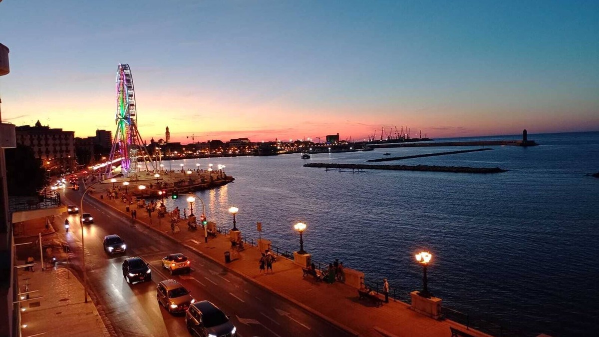Municipio 1 Apartment | Seafront Bari Center & Old Town with Jacuzzi
