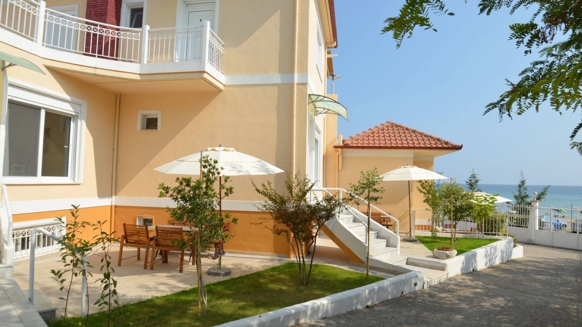 Nea Propontida Apartment | Seafront Holiday Home Artemis 3 on a Long Sandy Beach, GeoMare, Ground Floor