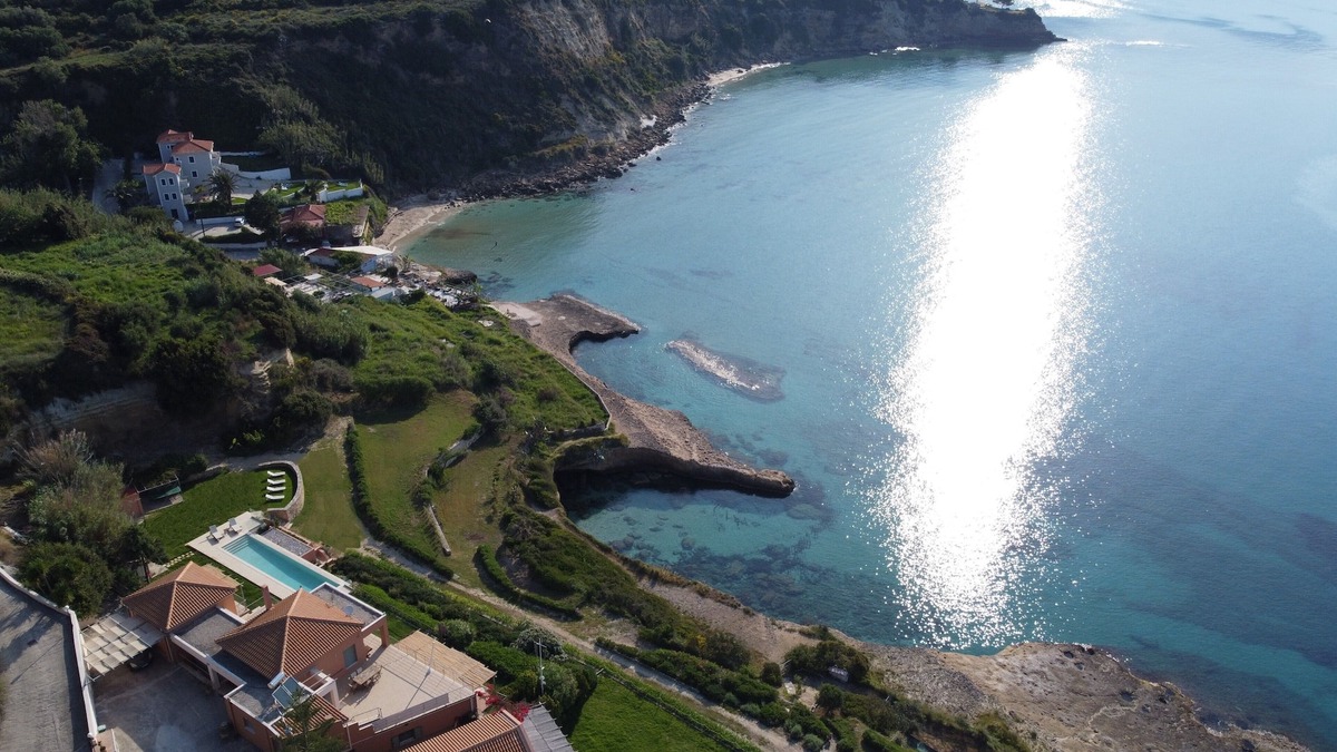 Karavados Villa | Seafront luxury 3 bedroom villa