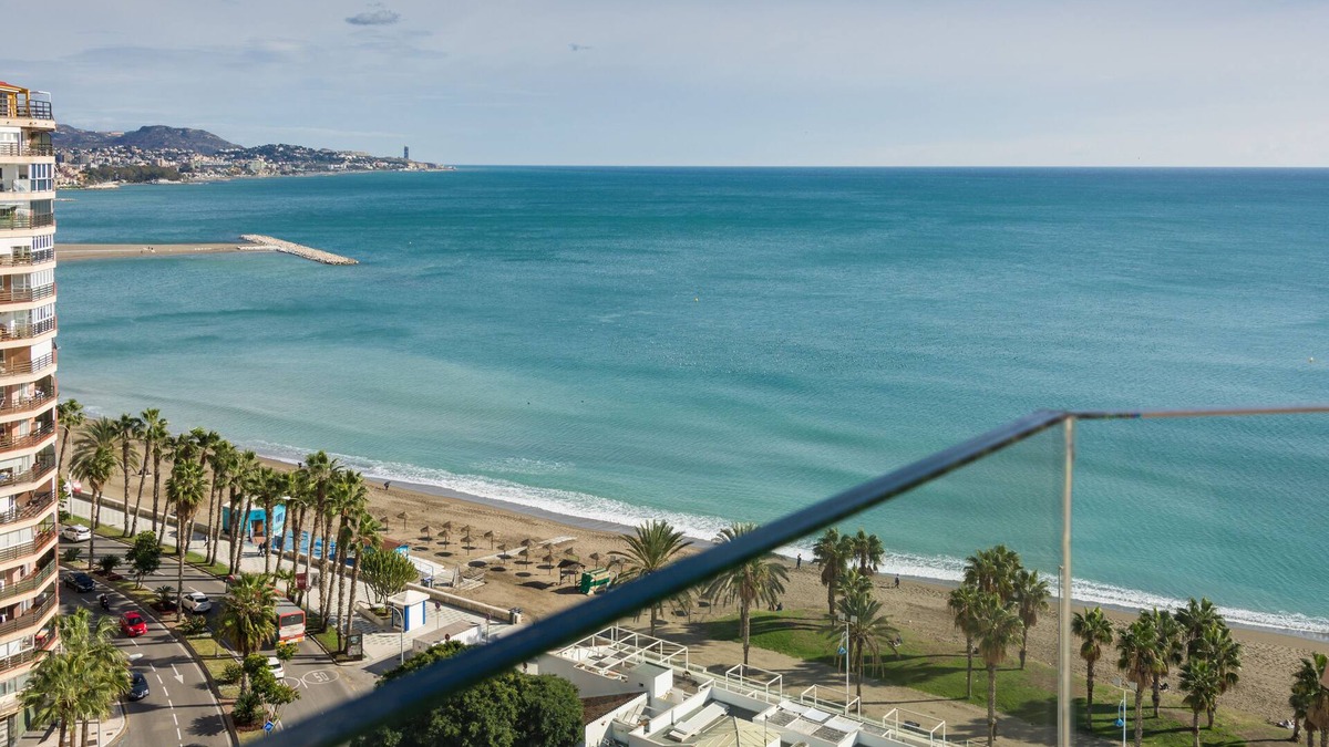 La Malagueta Apartment | Seafront. O Malagueta II. Estacionamento, Wifi, Vistas Malagueta Praia, Primavera UM