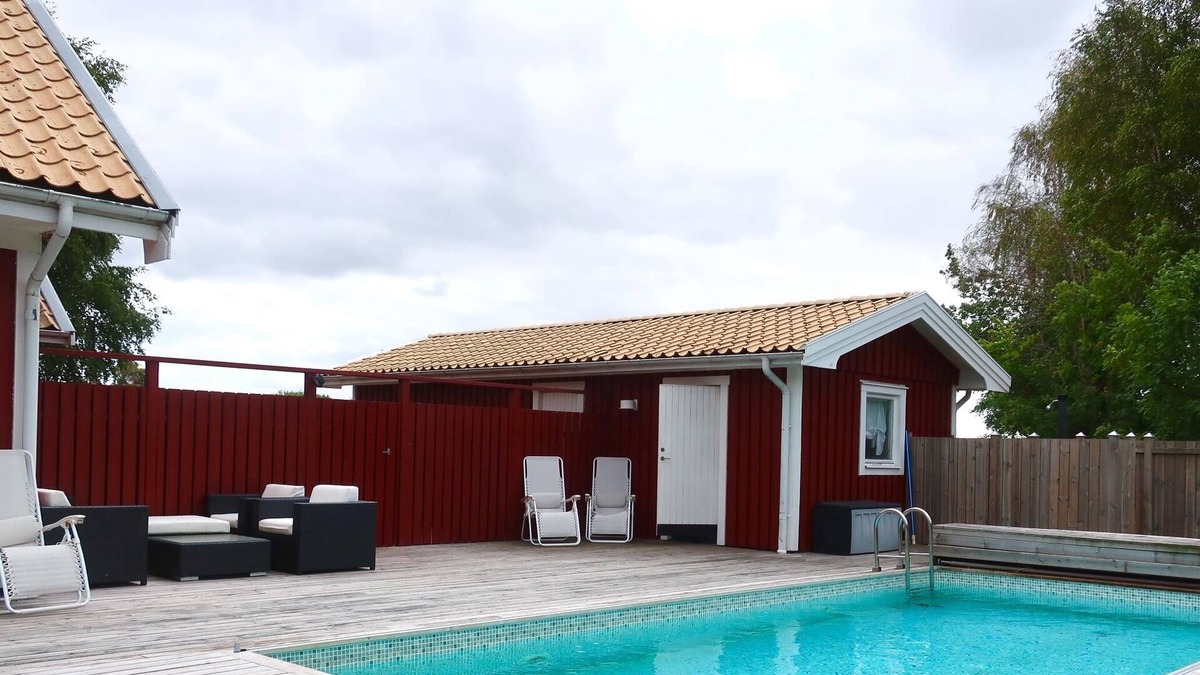 Lervik Villa | Seafront pool villa in Vejbystrand