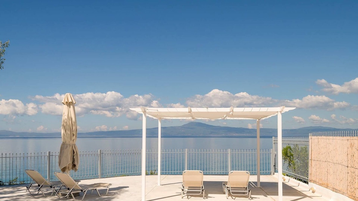 Avia Apartment | Seafront Pouletis Family Drosoula Gem with pool