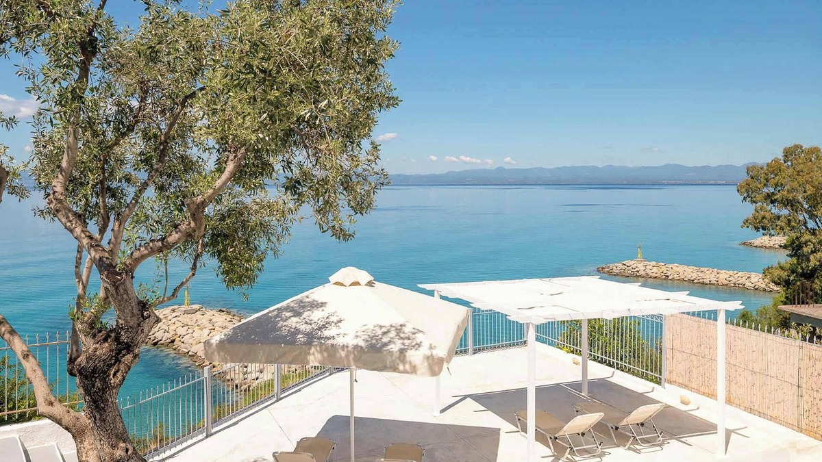 Akrogialion Apartment | Seafront Pouletis Family Enchanting Gem with pool
