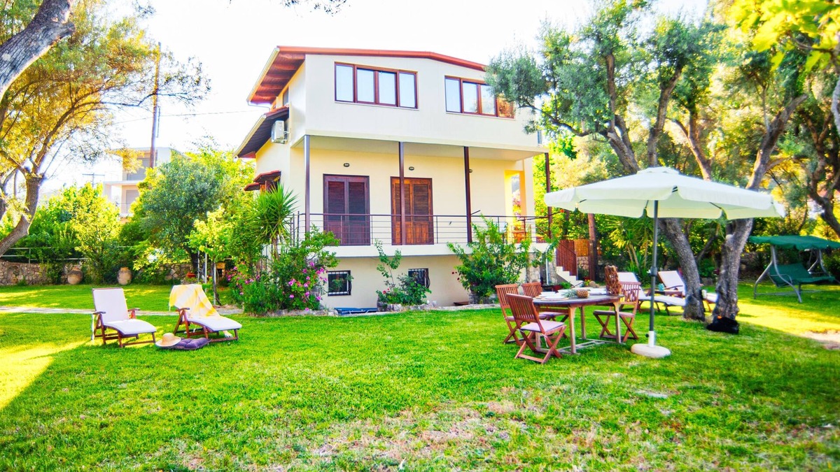 Episkopos Villa | Seafront, private beach,independent villa.Fully equipped to satisfy all needs