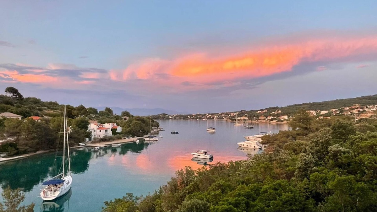 Necujam Cottage | Seafront rural house at Croatia island for families and large groups