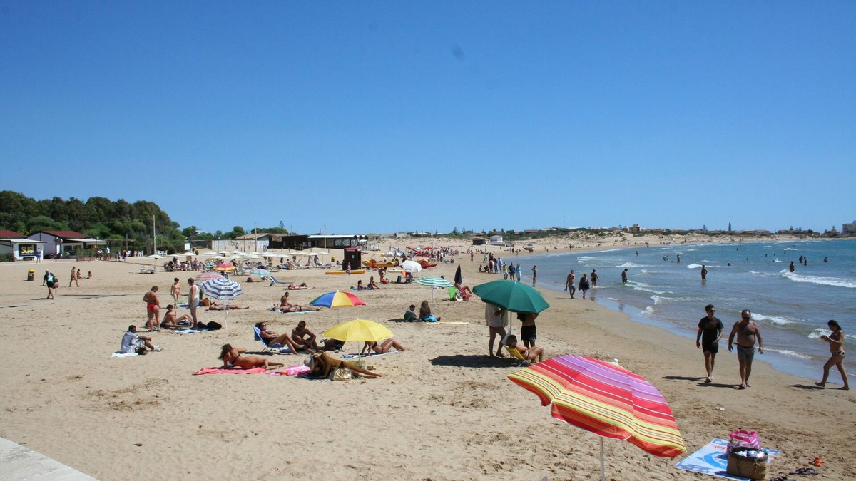 Marina di Modica House | Seafront, sea view, air conditioning, veranda, garden, 6 persons, Internet