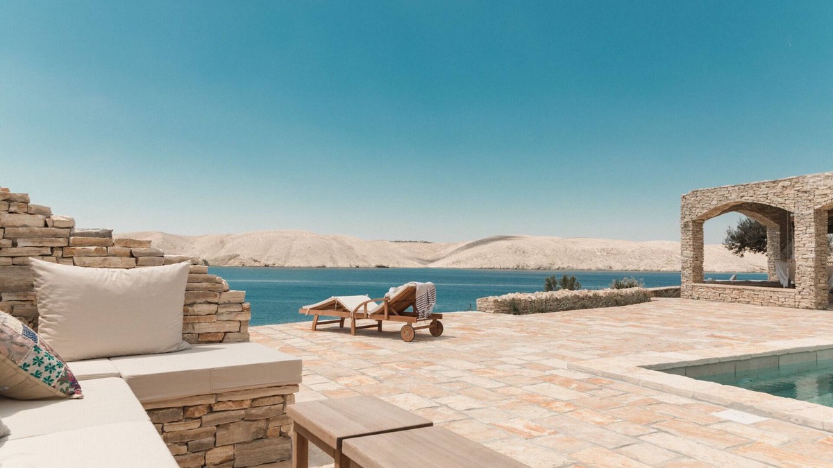 Miskovici Cottage | Seafront stone house with a pool