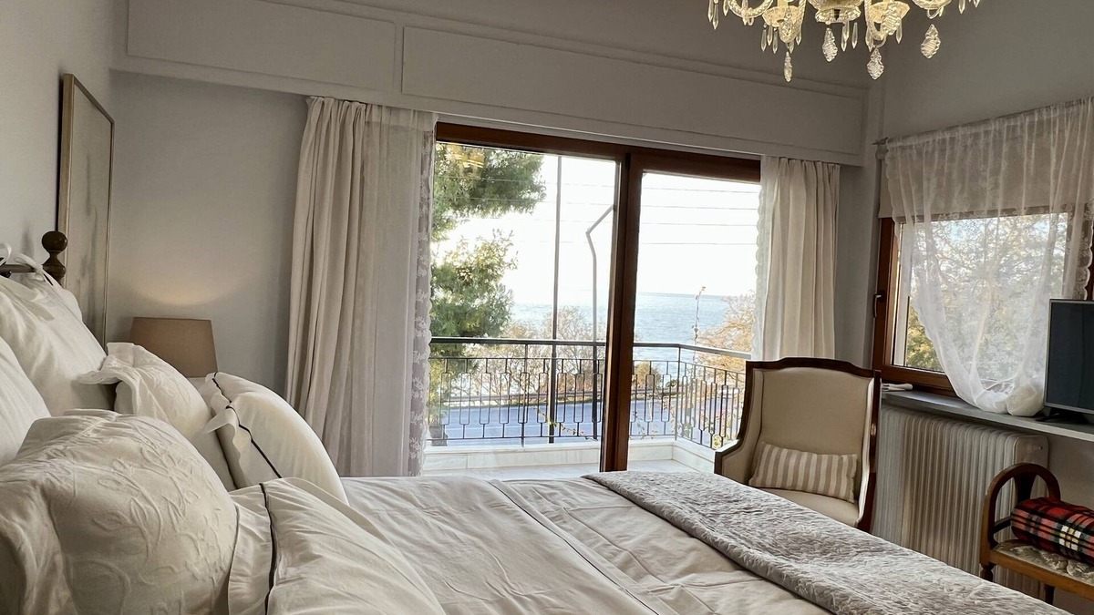 Saronida Villa | Seafront villa, 170sqm, 1min away from a sandy, almost privatenbeach! n