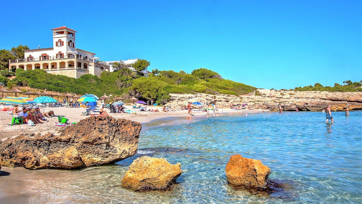 Mal Pas-Bon Aire Villa | Seafront villa with stunning views and direct access to the beach