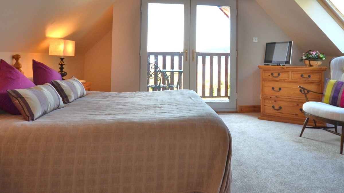 Isle of Arran Villa | Seafront villa overlooking Lamlash Bay WWW.ARRANHOLIDAYRENTALS.CO.UK