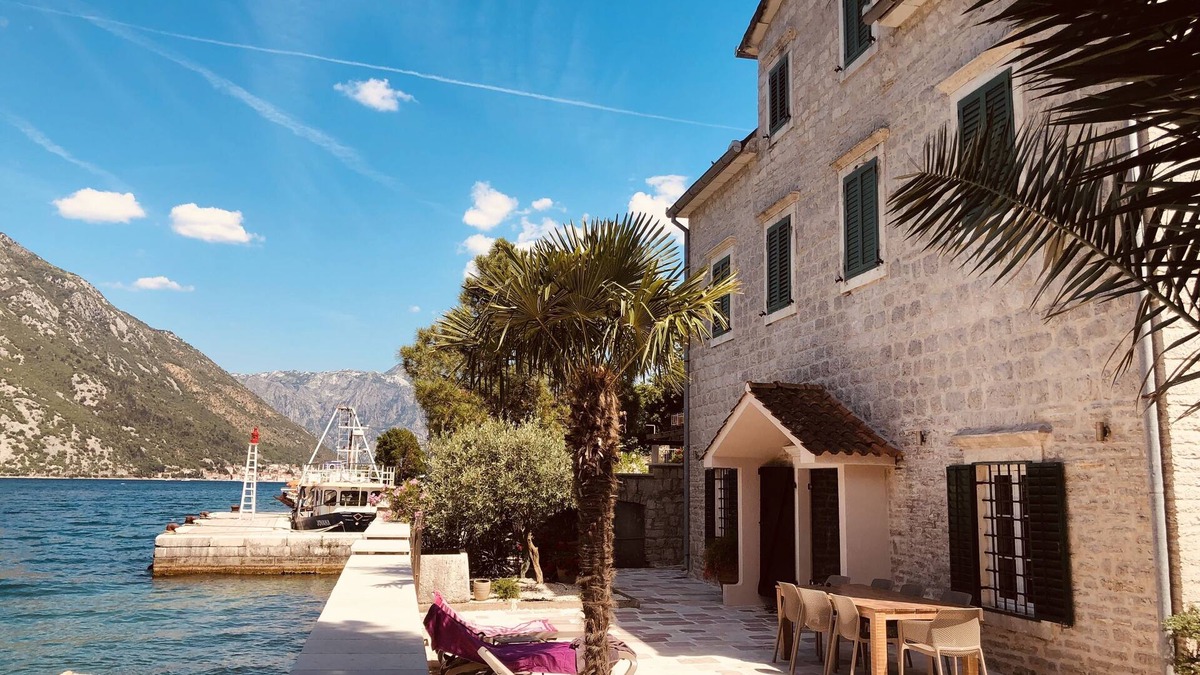 Donja Kostanjica Villa | Seafront Villa TOMA 10 sleeps