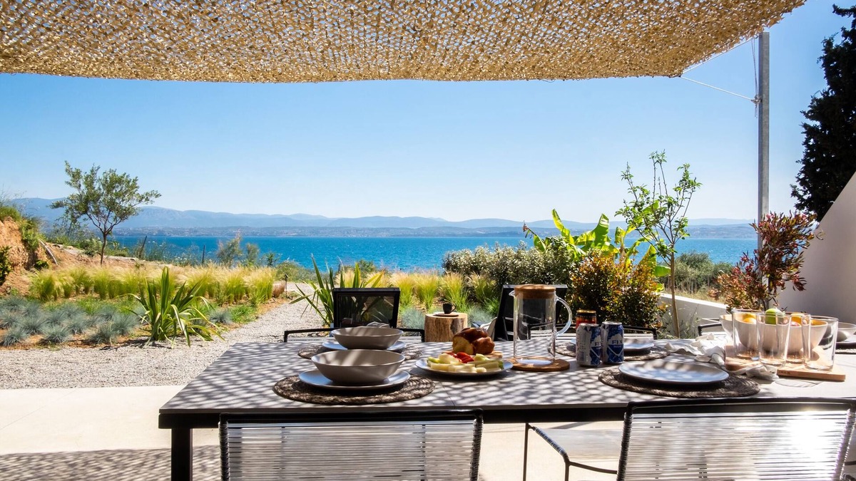 Eretria House | Seafront villa with private beach 1hr from Athens - MBH2