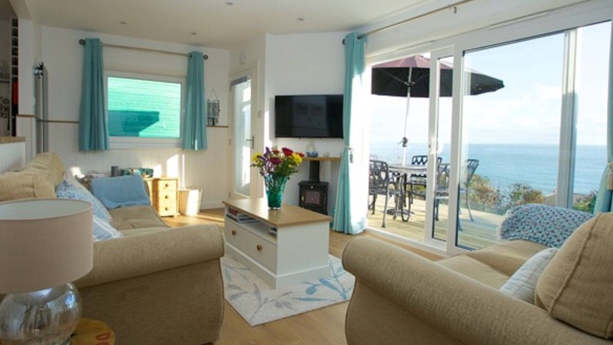 Ventnor Ski Chalet | Seaglass, beautiful villa with spectacular sea views over Wheelers Bay & parking