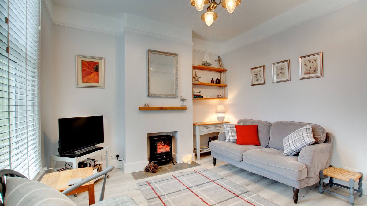 Hythe House | Seaglass Cottage - Two Bedroom House, Sleeps 4
