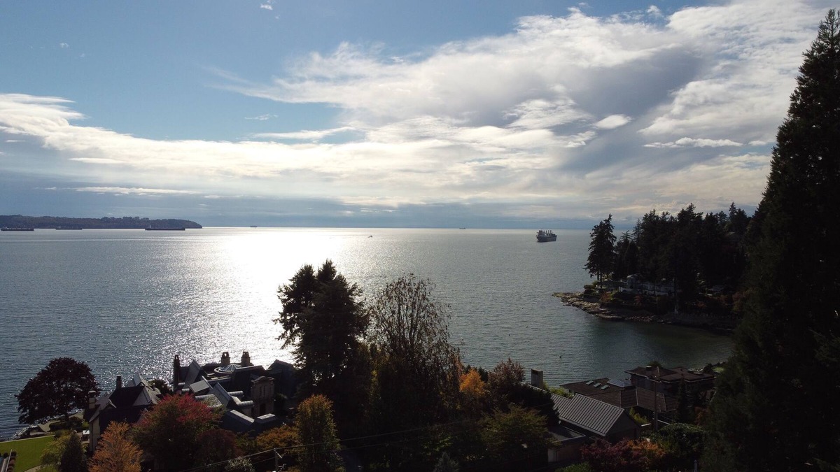 West Vancouver House | Seaglass House - Spacious, Modern, Amazing Views