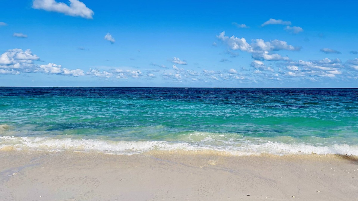 Nicholls Town Villa | SeaGlass Villa 1 - Luxury Beachfront Escape, Breathtaking views, Andros Bahamas