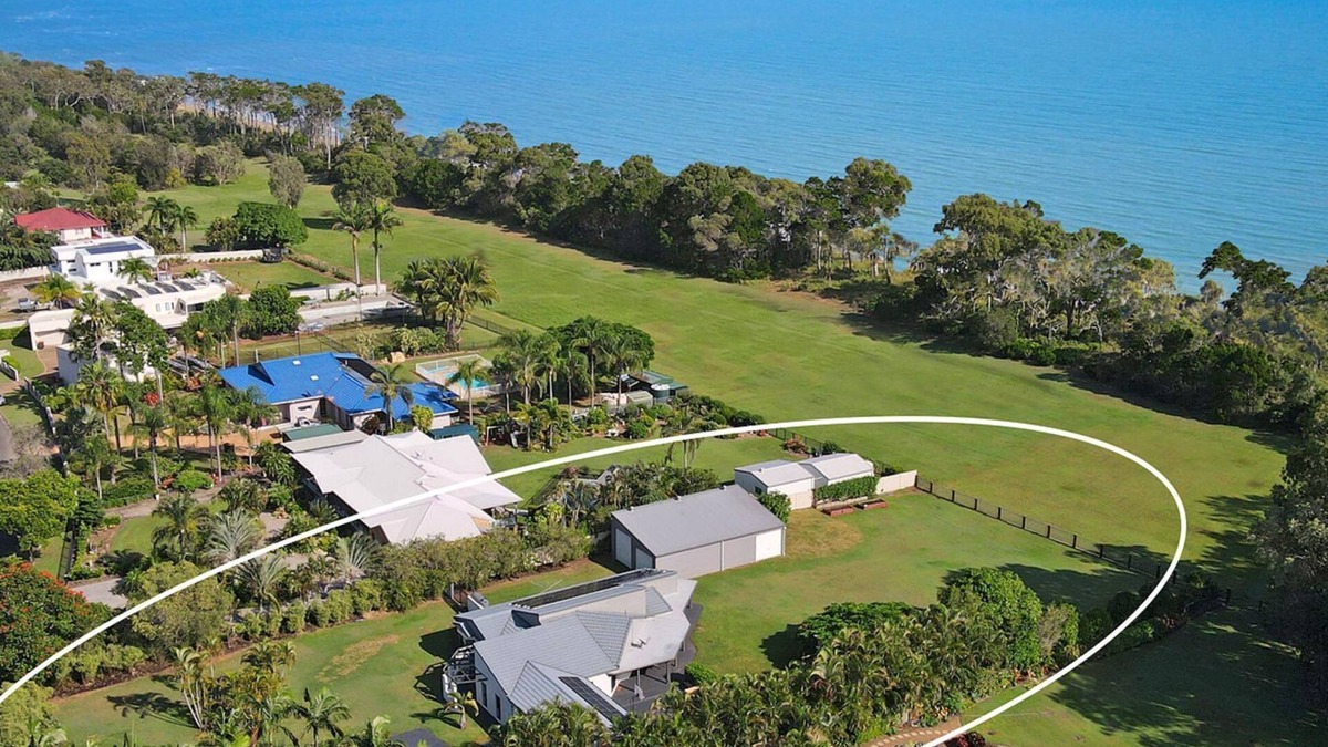 Dundowran Beach House | Seagrass - Waterfront, 4 Bedrooms, Wifi