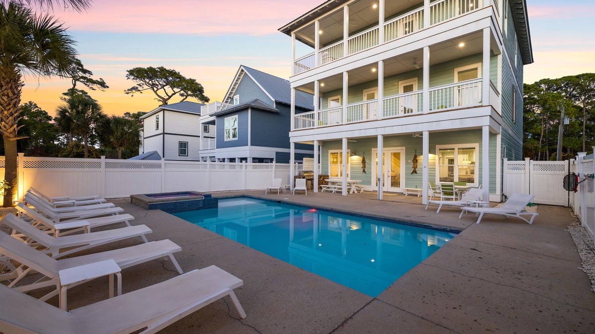 San Juan House | Seagrove - 1 Block from Beach, GOLF CART, Private Pool, Game Room, Bikes & Tesla Charger!