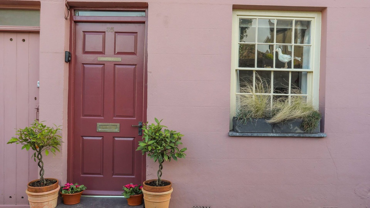 Beaumaris Cottage | SEAGULL COTTAGE, family friendly, with open fire in Beaumaris