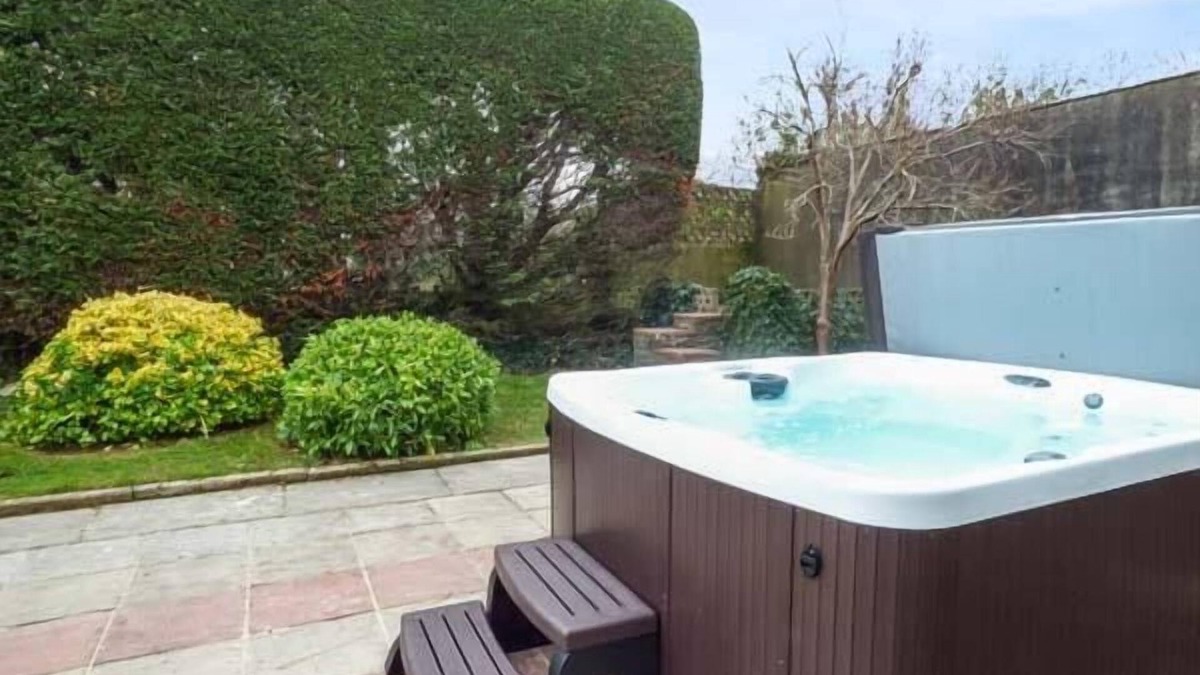 Newton Cottage | SEAGULLS, family friendly, country holiday cottage in Porthcawl