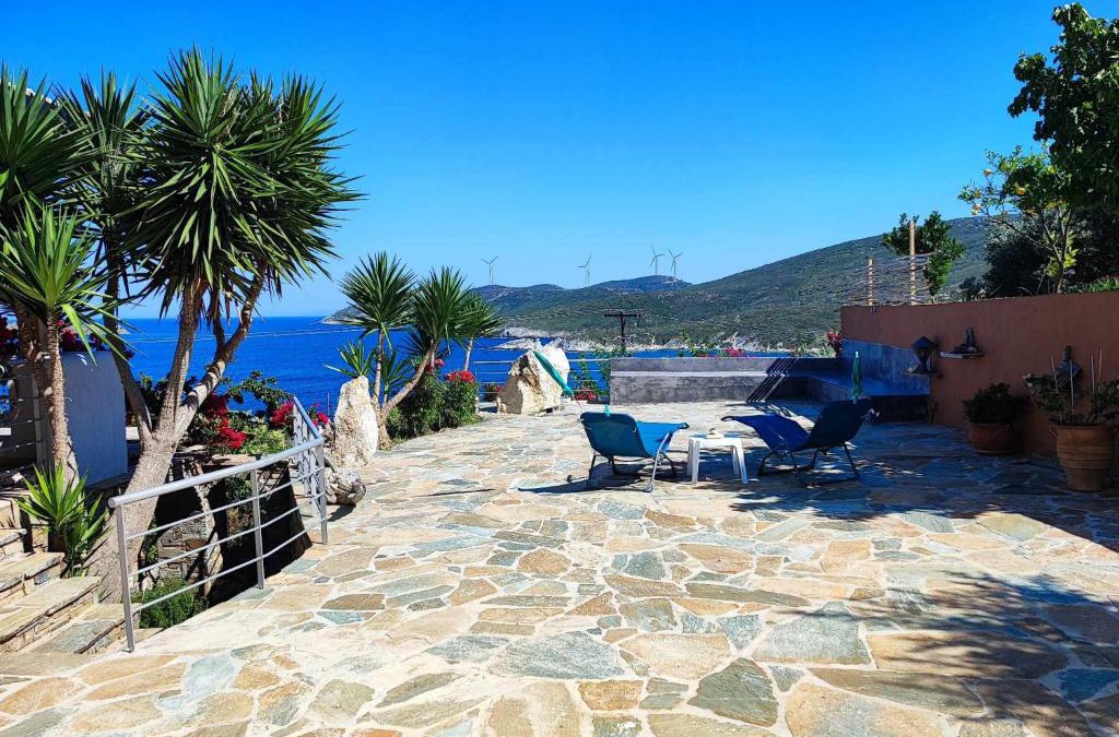 Agii Apostoli House | Seagulls - Within walking distance from sea!