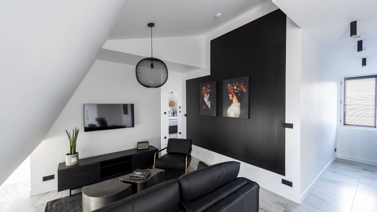 Faubourg-du-Roule Apartment | Seaham, 4 stars, View on Eiffel Tower and Sacré-Coeur