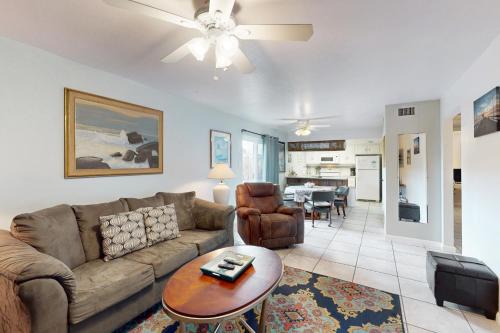 Corpus Christi Apartment | Seahorse Condominiums 105