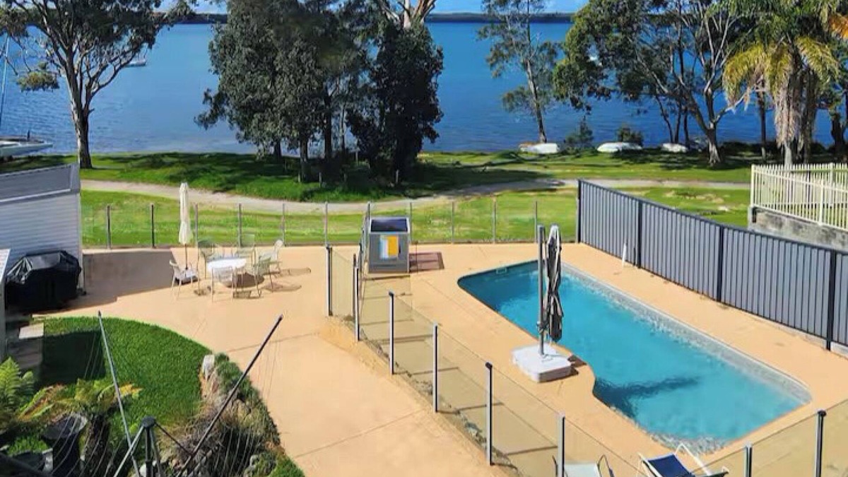 Mannering Park House | Seahorse Lakehouse at Lake Macquarie | Waterfront | Pool | SUPs | Kayaks