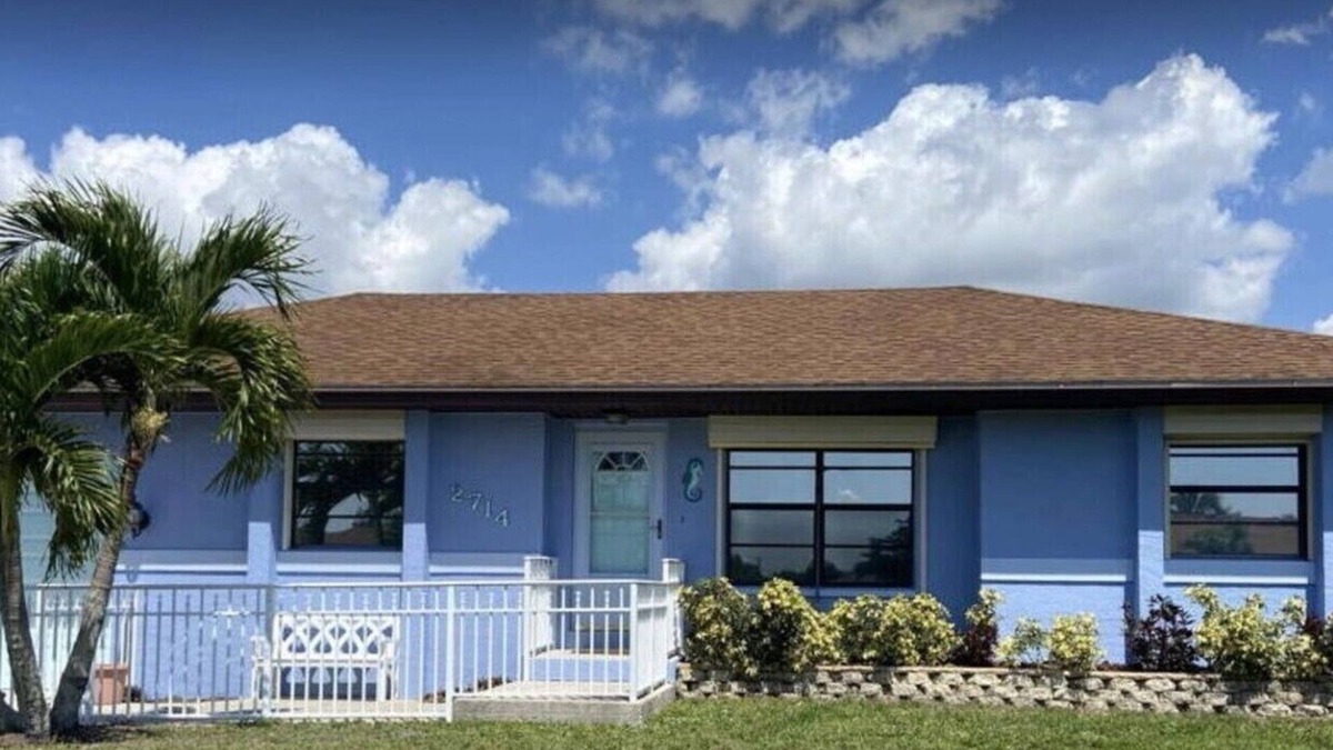 Charlotte Park House | Seahorse Themed, Cozy Cottage that Feels Like Home