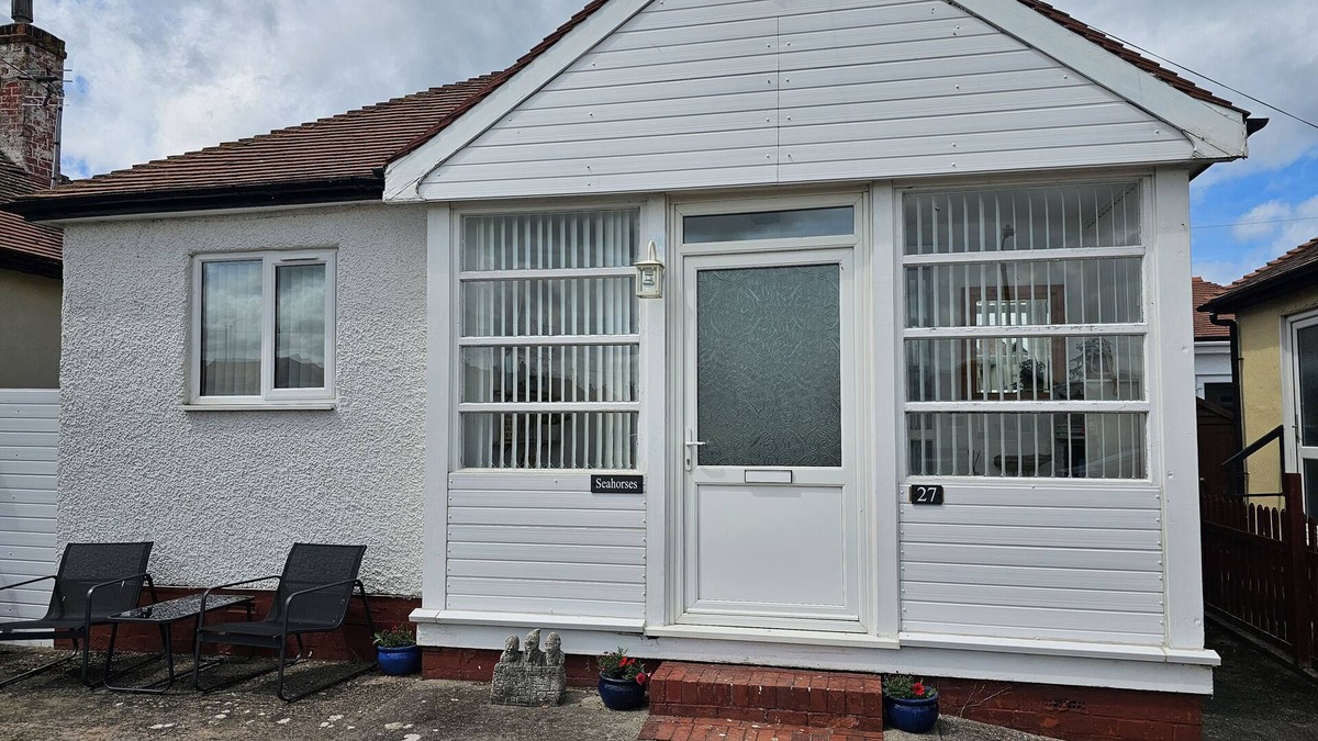 Kinmel Bay Cottage | SEAHORSES, pet friendly, country holiday cottage in Kinmel Bay