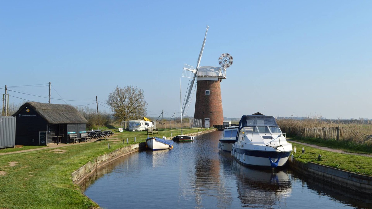 Horsey Cottage | Seal Cottage, Horsey. Minutes to Horsey Gap seal colony & Norfolk Broads