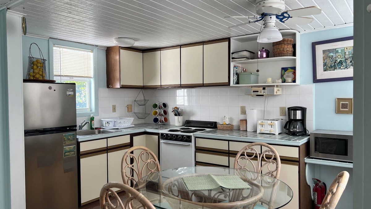 Frigate Bay Condo | Sealofts #18: Cozy 2-bed loft-style condo on the water with WiFi, pool and AC
