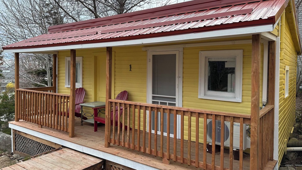 Hunts Point Cabin | Seaman's Cottage #1 in Summerville Center - Pet Friendly!