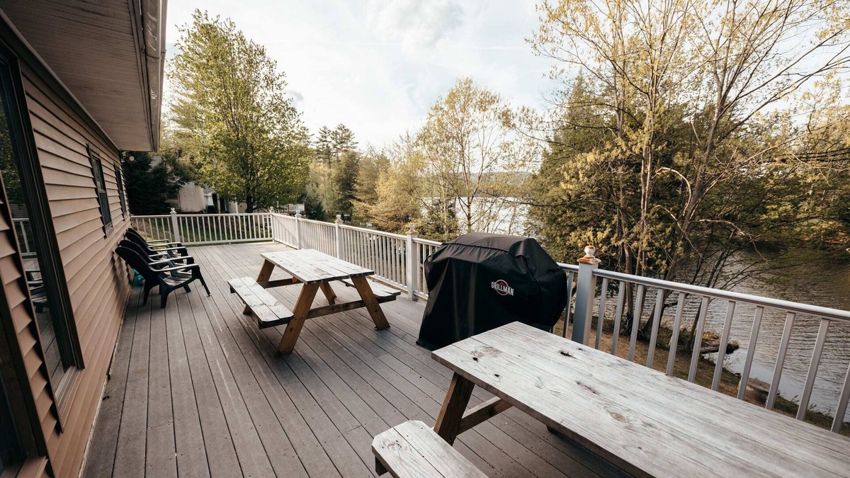 Andover House | Seamless Beach Access- Capitvating Lake Views