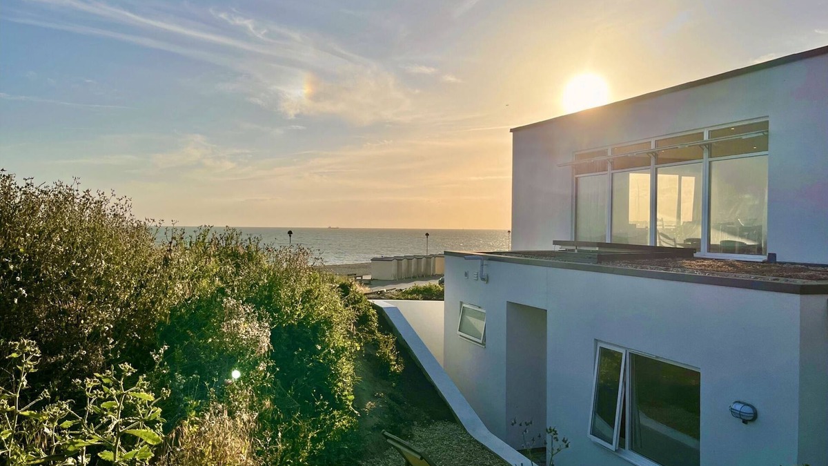 Seaford Cottage | Seaphare Beach House by inspirestays-com - a cottage that sleeps 8 guests in 4 bedrooms
