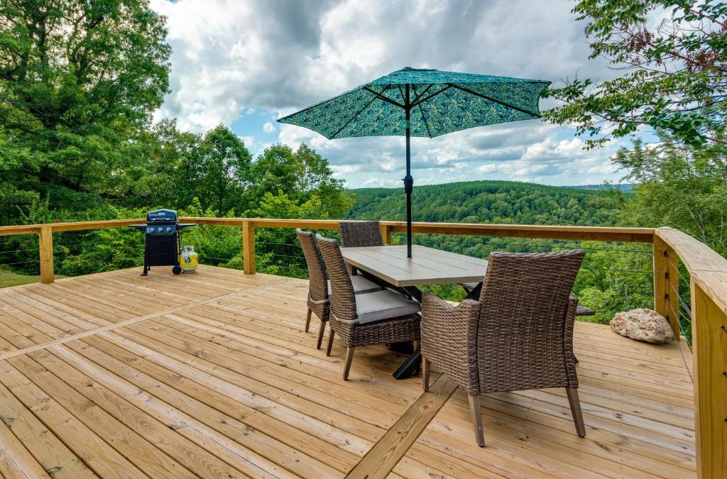 Searcy House | Searcy Vacation Rental with Deck and Water Views!