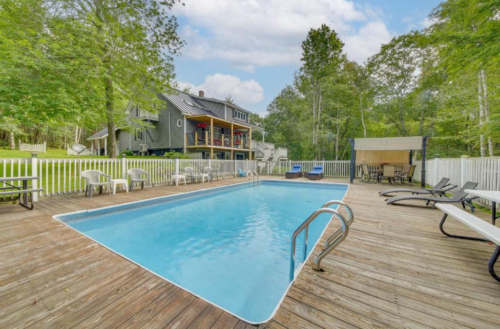 Searsport House | Searsport Paradise with Private Pool and Patio!