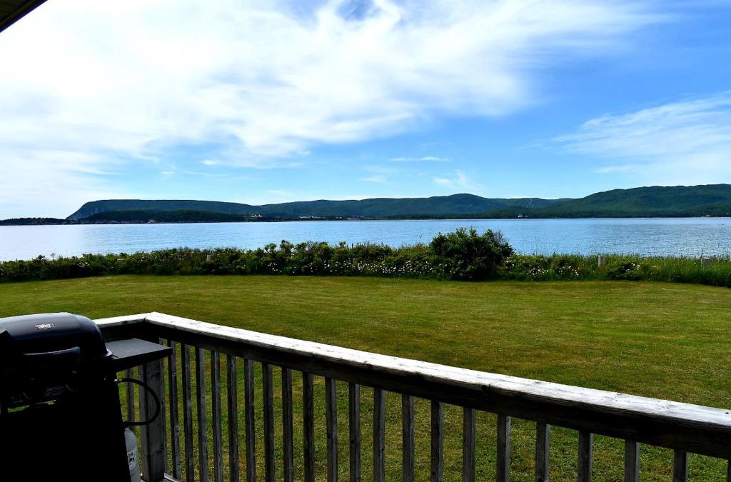 Ingonish Resort | Seascape Coastal Retreat - 2 ADULTS ONLY - HOT TUB AND WITHOUT HOT TUB OCEANFRONT PROPERTY