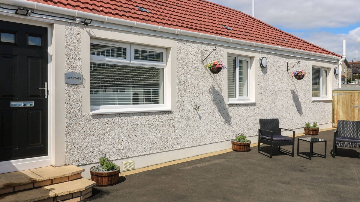 Pettycur Cottage | SEASCAPE, country holiday cottage, with a garden in Kinghorn