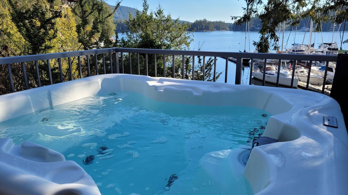 Garden Bay Cabin | Seascape Haven: Oceanfront Serenity with Hot Tub and Stunning Views in Garden Bay