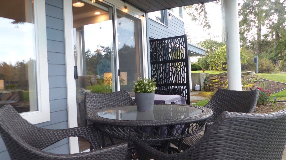 Regional District of Nanaimo Condo | Seascape Oasis - 2BDRM - Ocean View - Kitchen