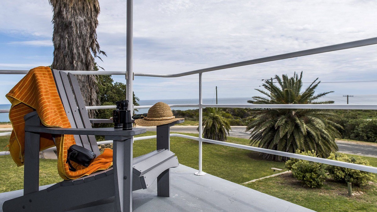 Guilderton House | Seascape - Outstanding Views Pet Friendly.