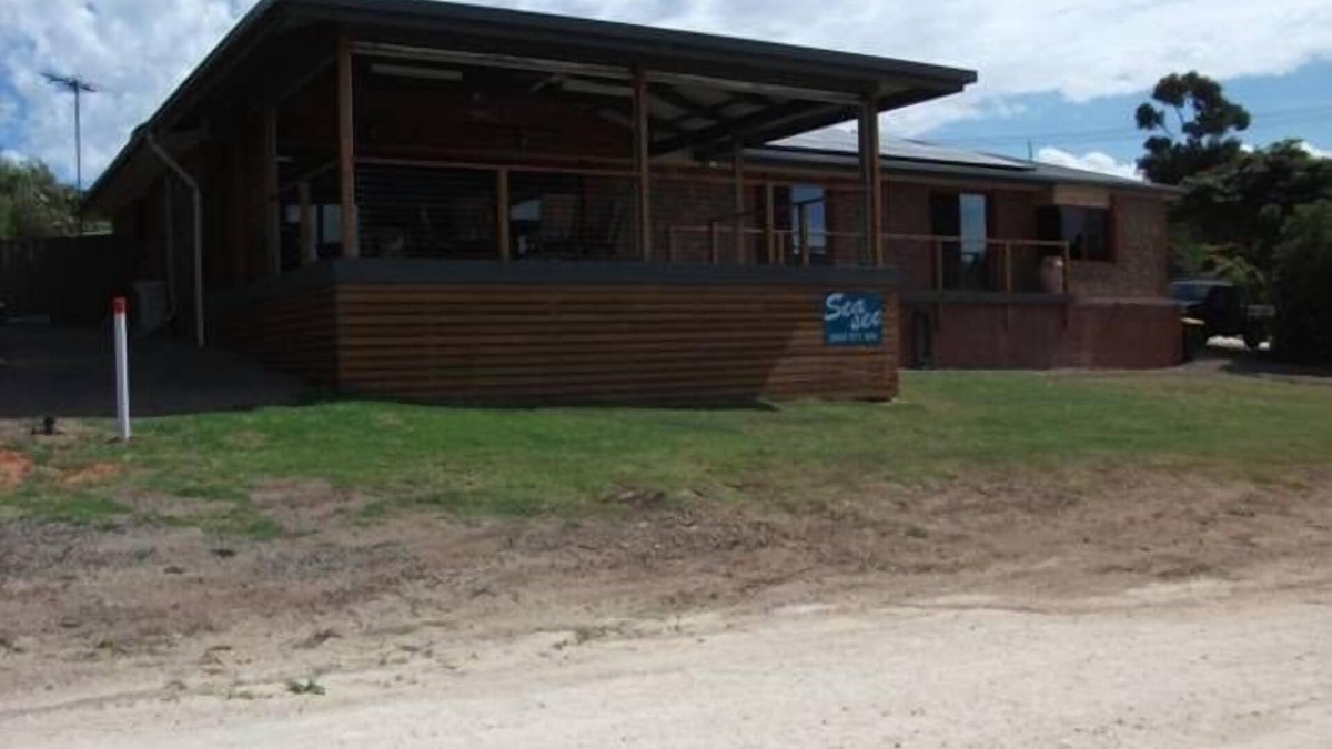 Kingscote House | SeaSee Holiday House - Amazing views