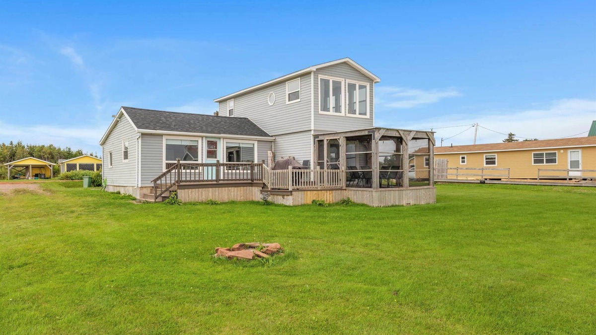 Maximeville Cottage | Seashell by the Seashore: Cozy 1BR Cottage Steps from Private Sandy Beach