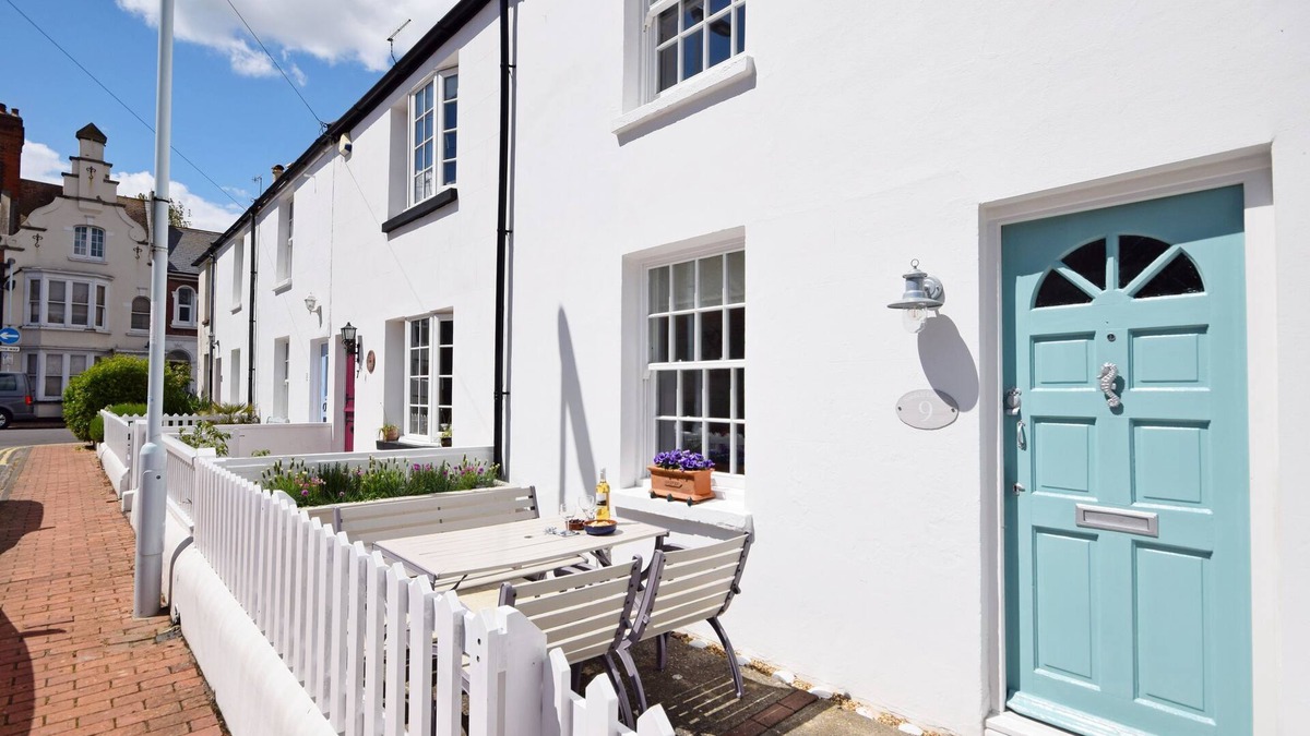 Worthing Cottage | Seashell Cottage - Worthing - sleeps 4 guests in 2 bedrooms