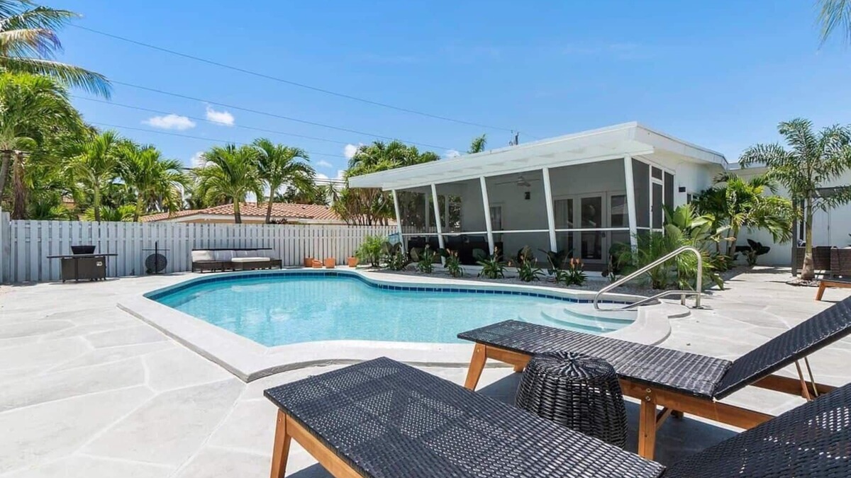 Dolphin Isles Apartment | Seashell~Walk To The Beach~Comfy Beds~Firepit~Pool