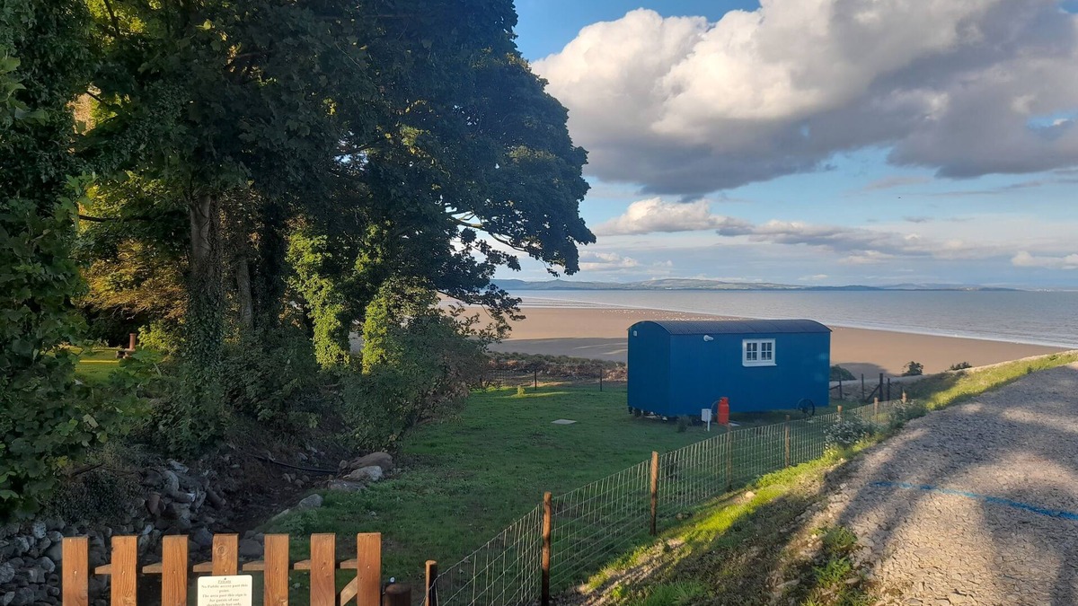 Newton in Furness Cottage | SEASHORE SHEPHERDS HUT @ MOAT FARM, with a garden in Ulverston